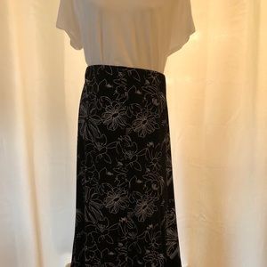 JM Collection Black & white floral print skirt 2X